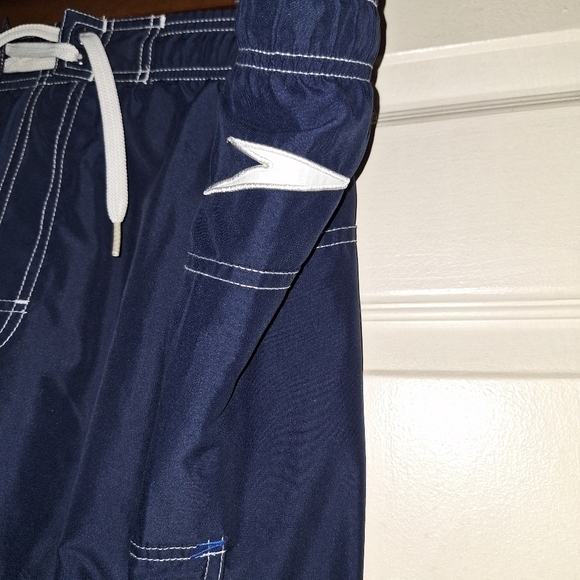 Speedo swimming trunks size large - Picture 3 of 6